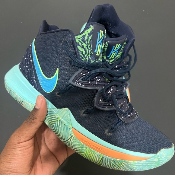 Nike Kyrie 5 UFO Size: 9 $250 - Picture 3 of 9
